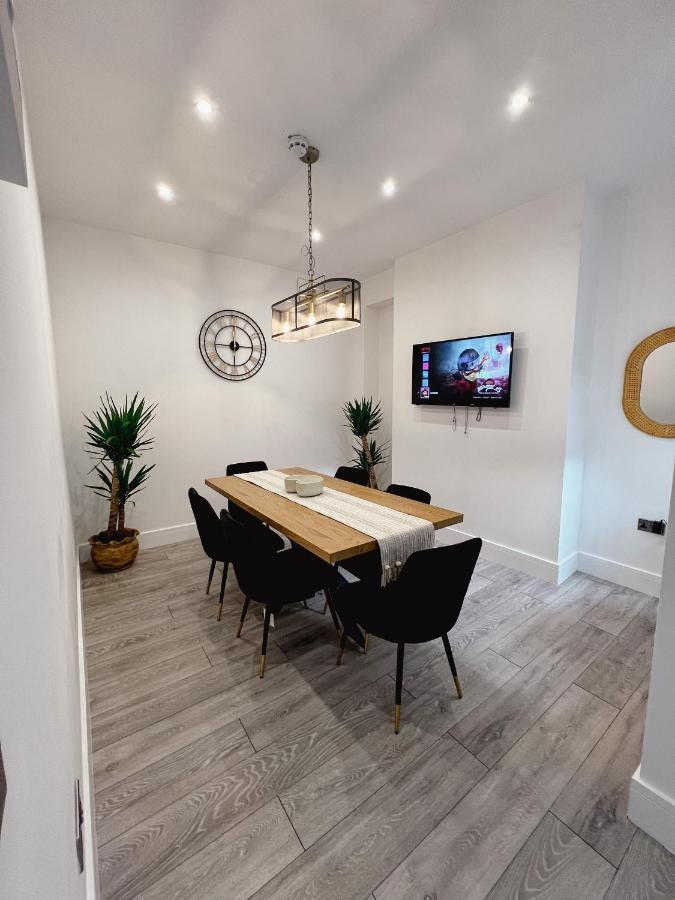 Stylish Stay Near The Stadium Walk To The Action Ліверпуль Екстер'єр фото