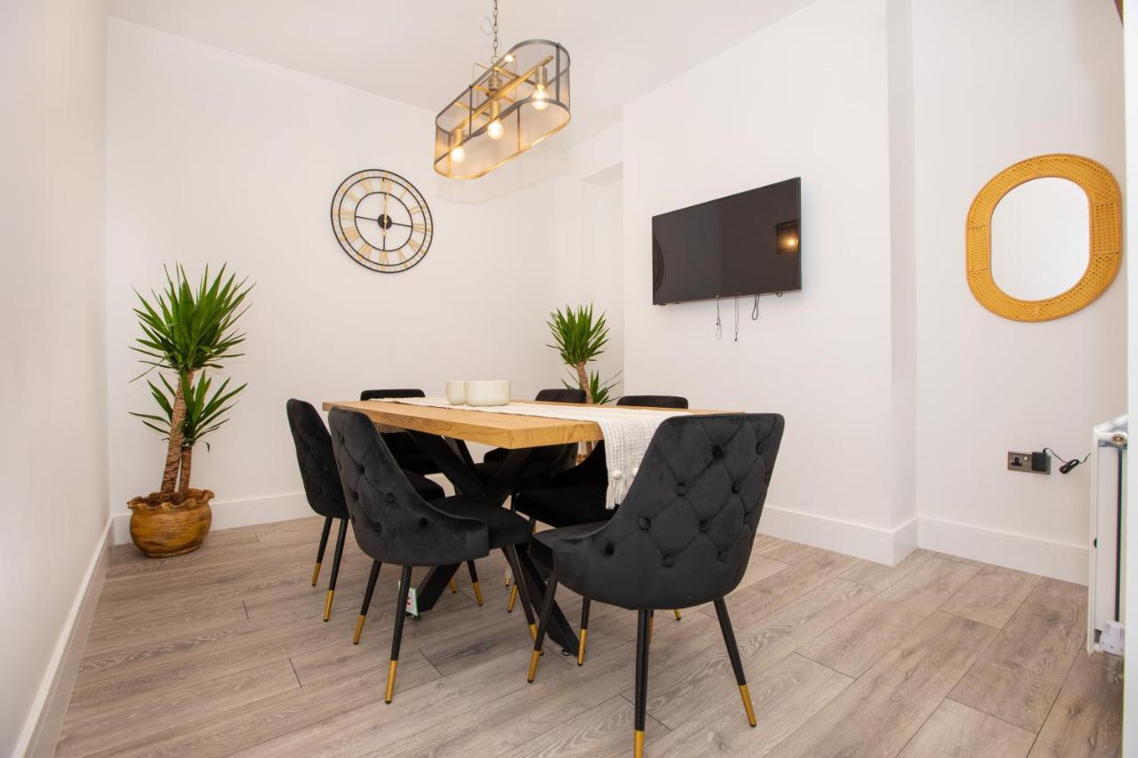 Stylish Stay Near The Stadium Walk To The Action Ліверпуль Екстер'єр фото