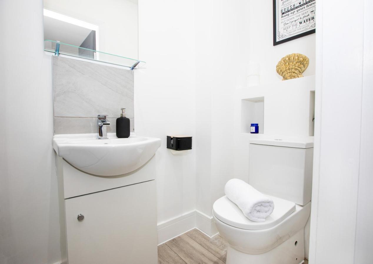 Stylish Stay Near The Stadium Walk To The Action Ліверпуль Екстер'єр фото